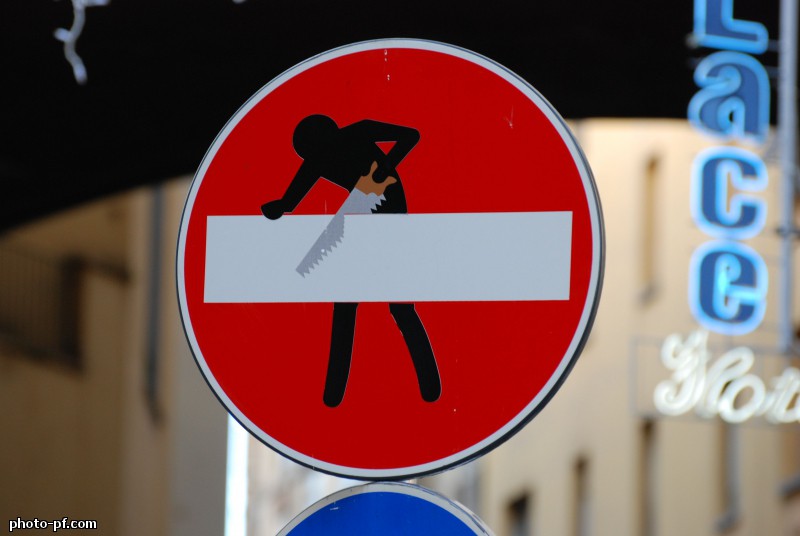 Вывезти дорожный знак из Вены.