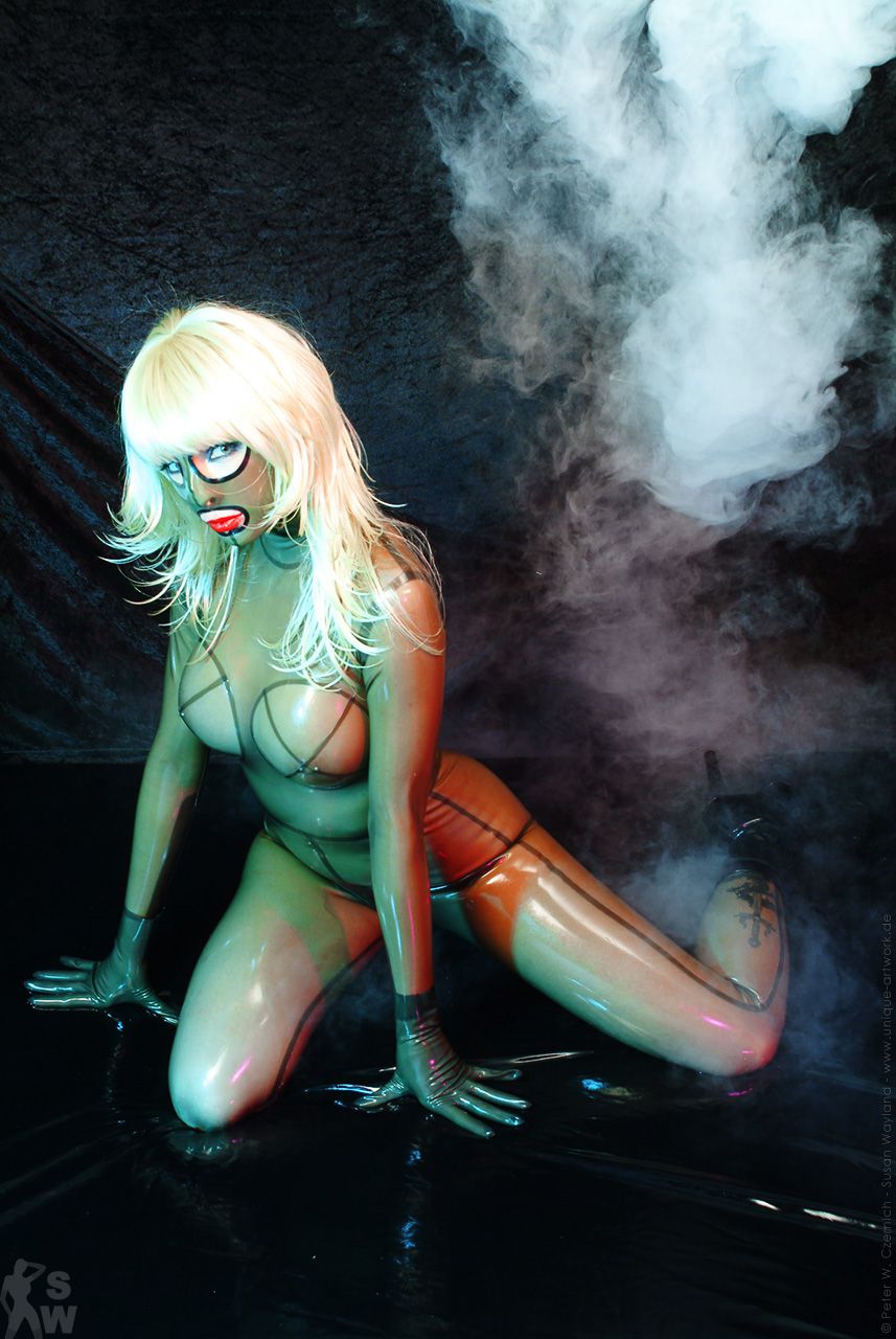 Barbie Rubber Doll 05.jpg