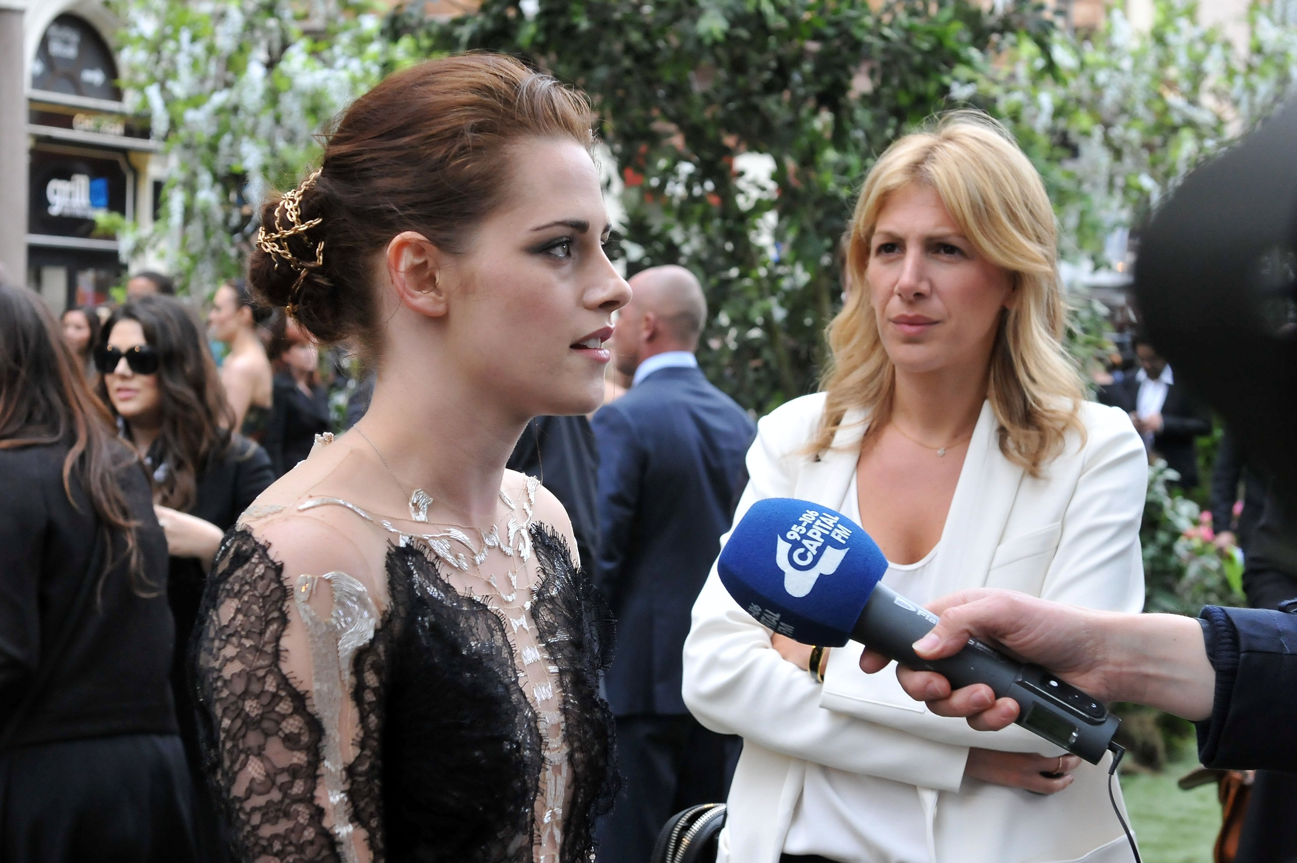 Actresses Kristen and Graff.