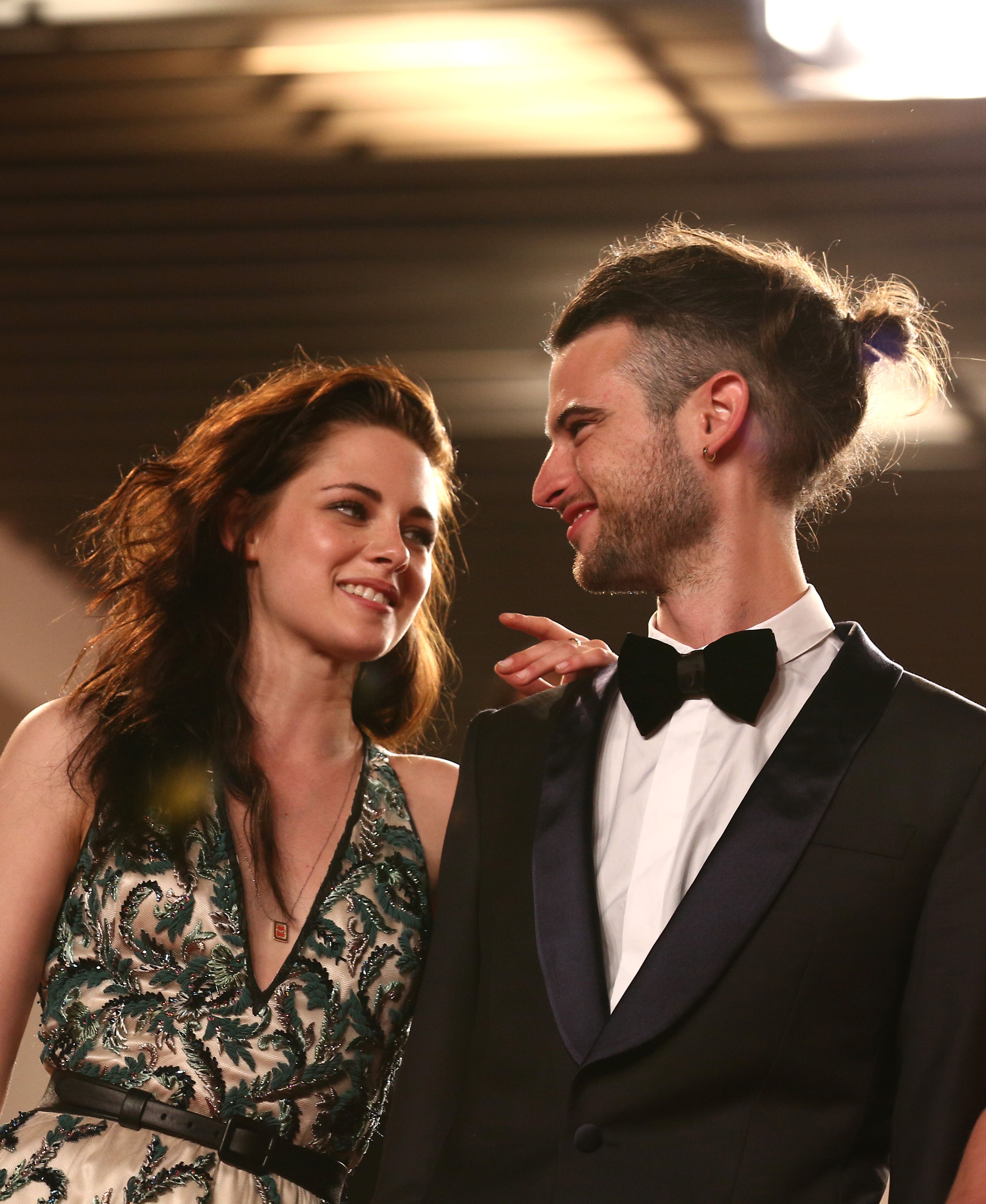 После премьера. Том Старридж и Кристен Стюарт. Tom Sturridge and Kristen Stewart.