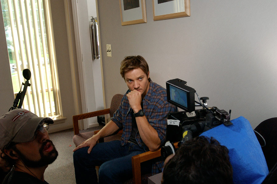 renner_12_holding_a_0010.jpg
