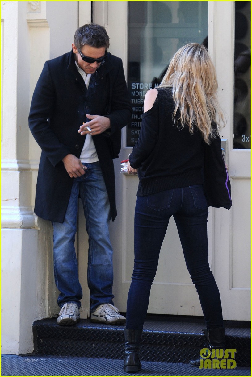 jeremy-renner-lunch-chelsea-05.jpg