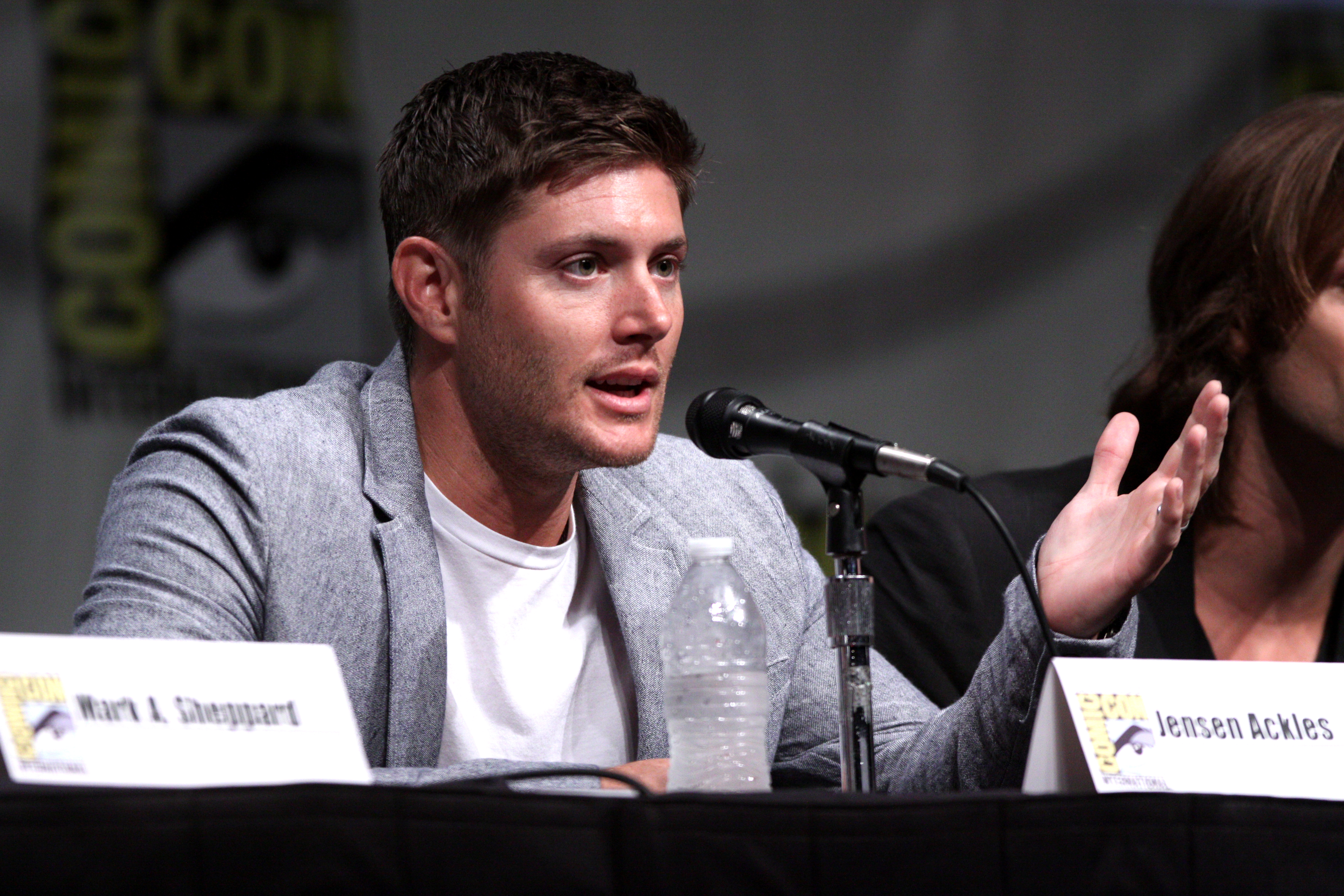 Jensen Ackles-fd0002.jpg