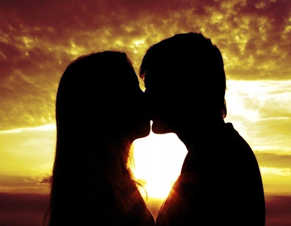 Поцелуи влюблённых