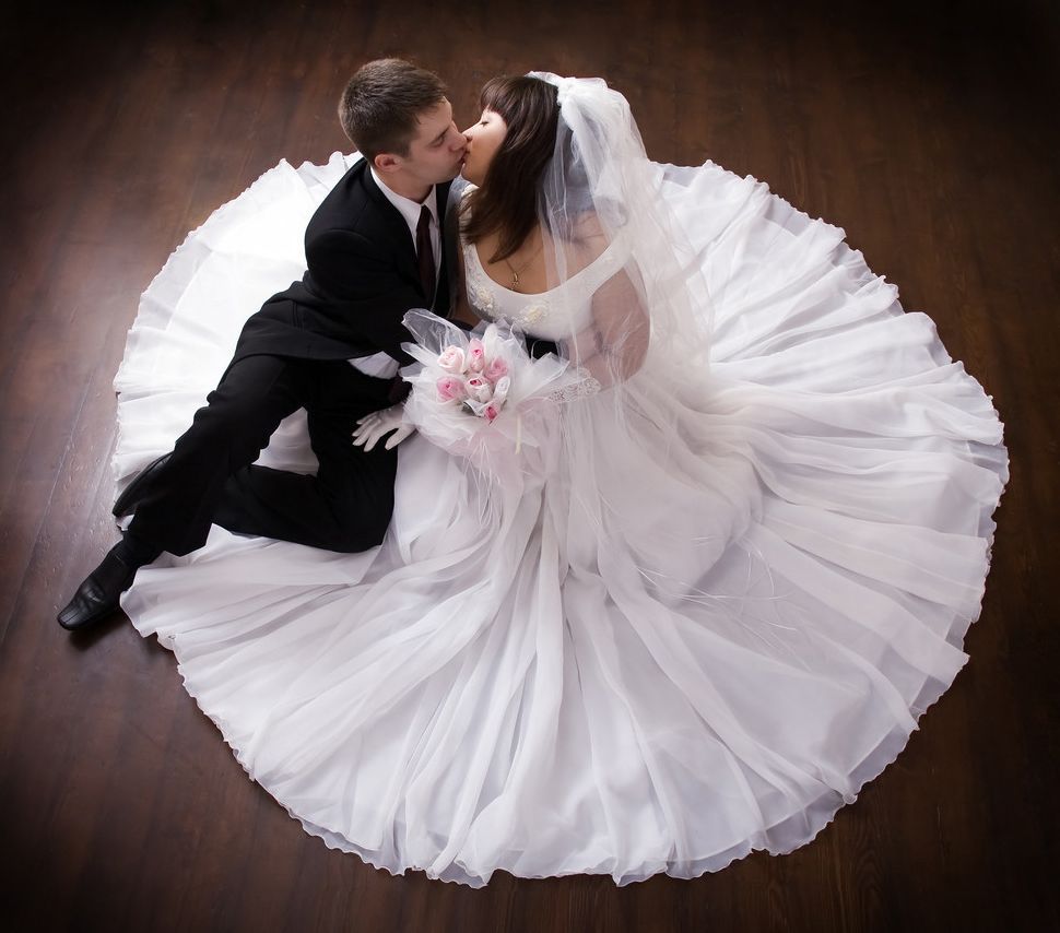 Невеста в свадебном платье