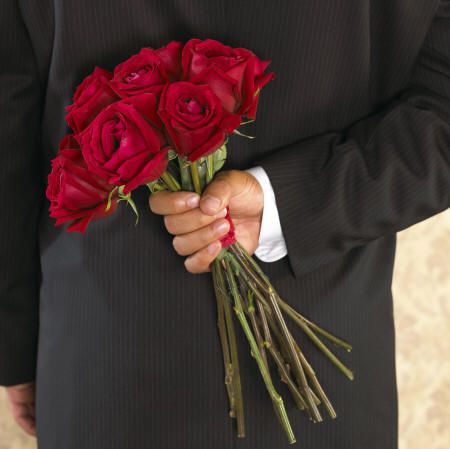 Мужчина с букетом