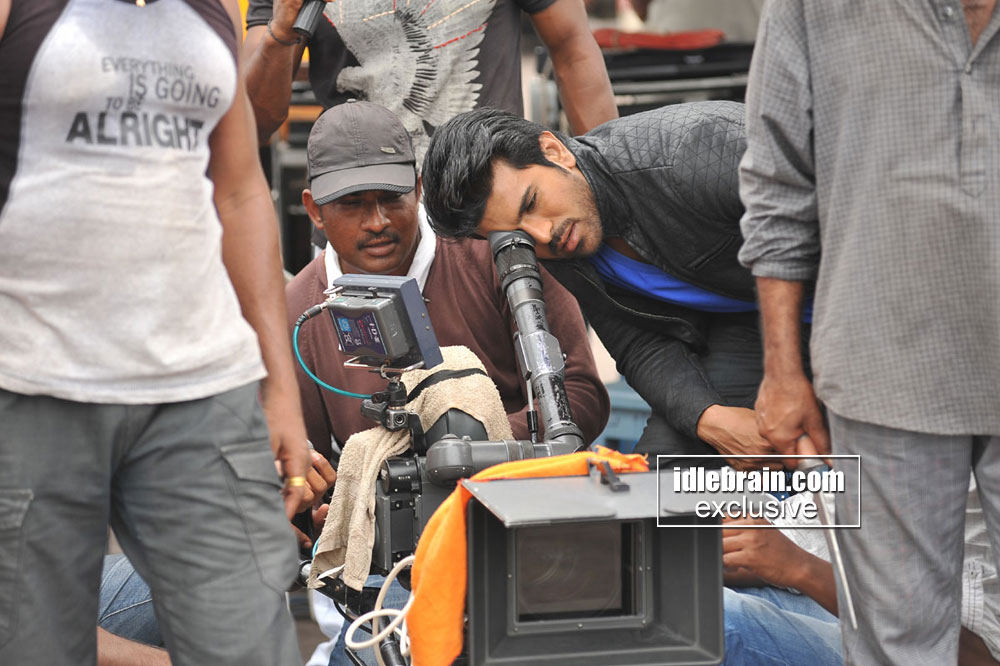 working-yevadu17.jpg