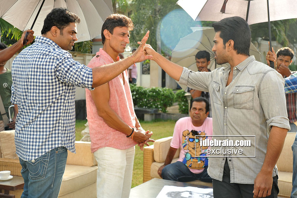 working-yevadu8.jpg