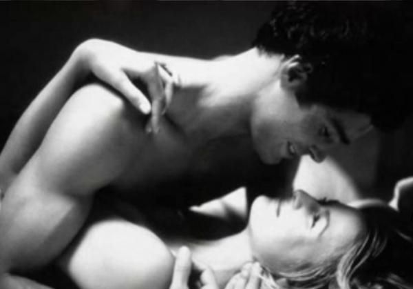 Страстный поцелуй