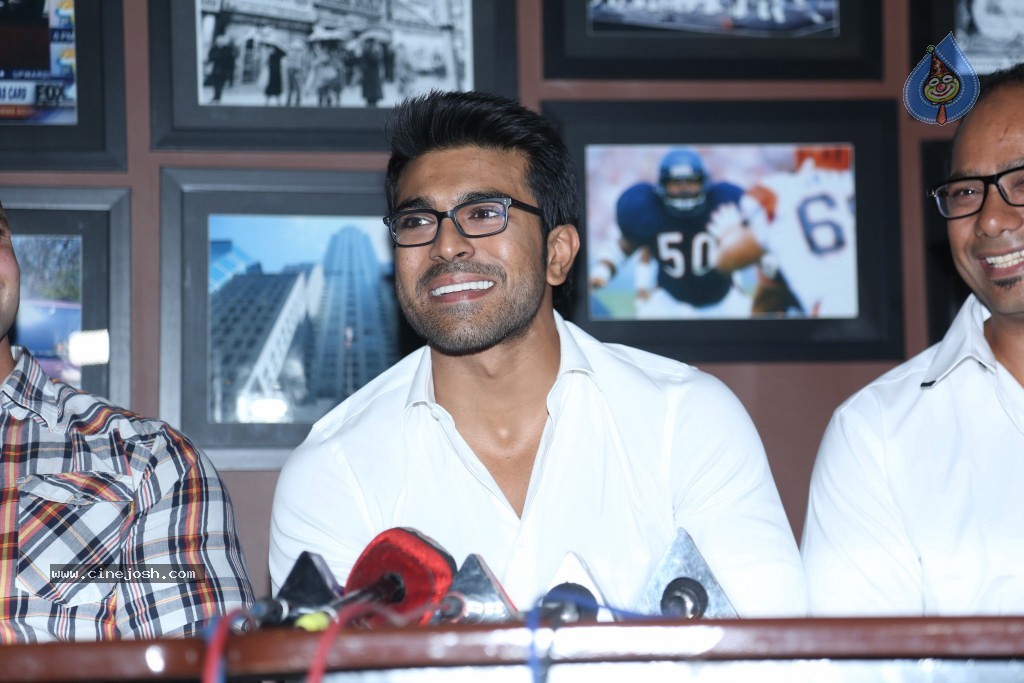 ram_charan_launches_steak_house_1204131108_054.jpg