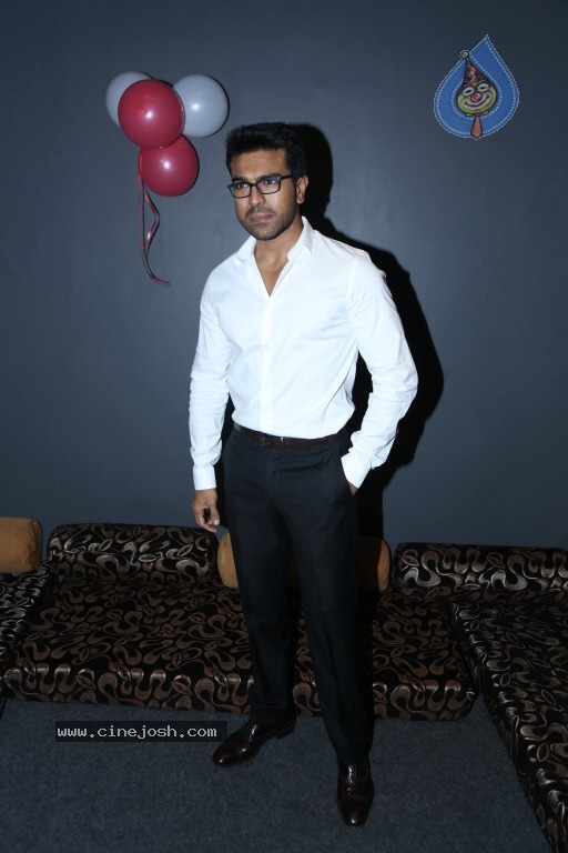 ram_charan_launches_steak_house_1204131108_058.jpg