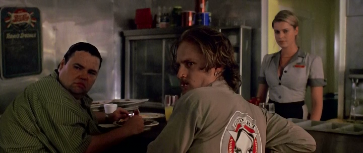 Каратель.2004 (Т.Джейн, Д.Траволта).mkv_snapshot_01.04.15_[2013.04.16_12.59.44].png