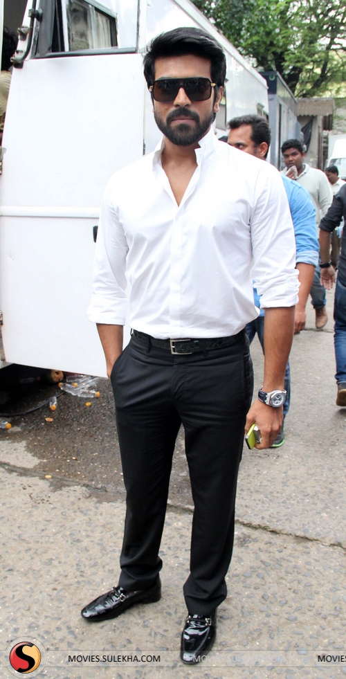 priyanka-and-ram-charan-promote-zanjeer-on-jhalak-dikhhla-jaa-pictures056.jpg