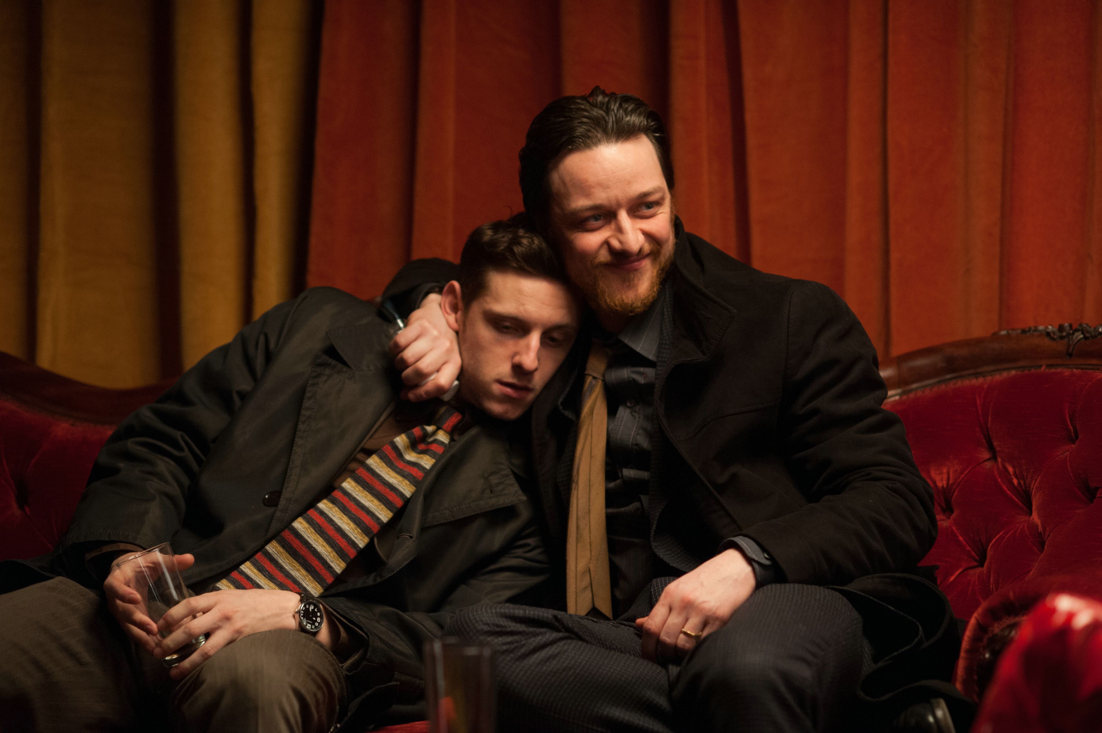 Грязь 1. Грязь 2013 МАКЭВОЙ. Filth 2013 Джеймс МАКЭВОЙ. Грязь фильм 2013. Джейми Белл в фильме грязь.