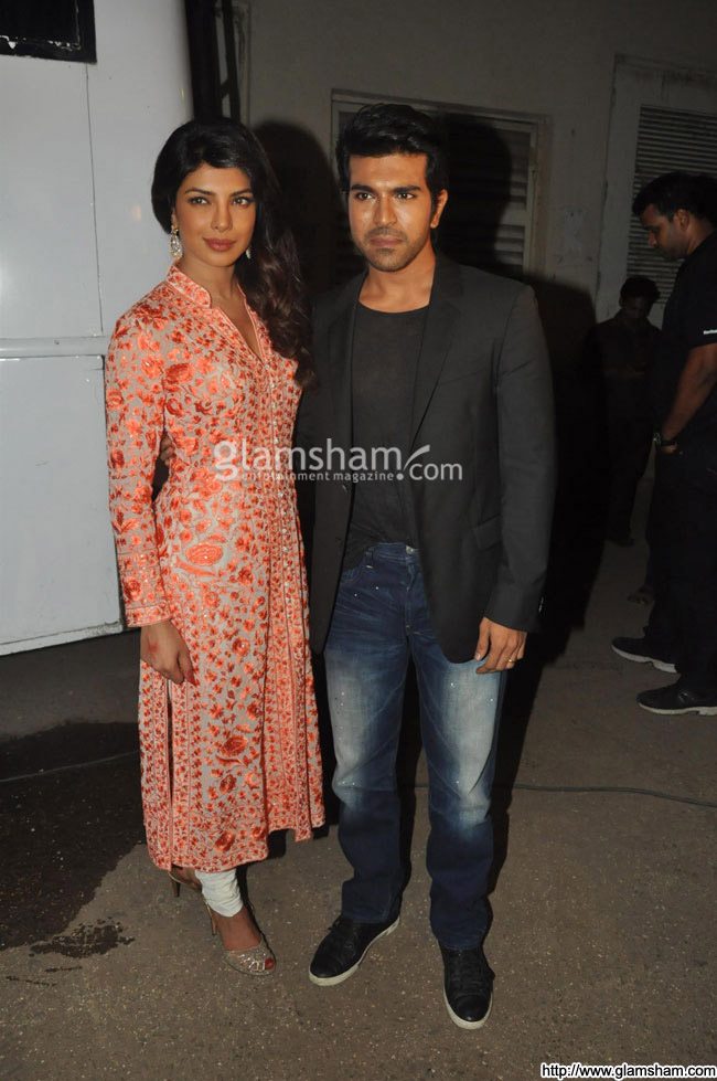 05-zanjeer-cast-at-badey-achey-lagte-hai-set.jpg
