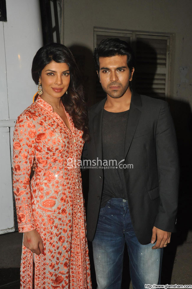 03-zanjeer-cast-at-badey-achey-lagte-hai-set.jpg