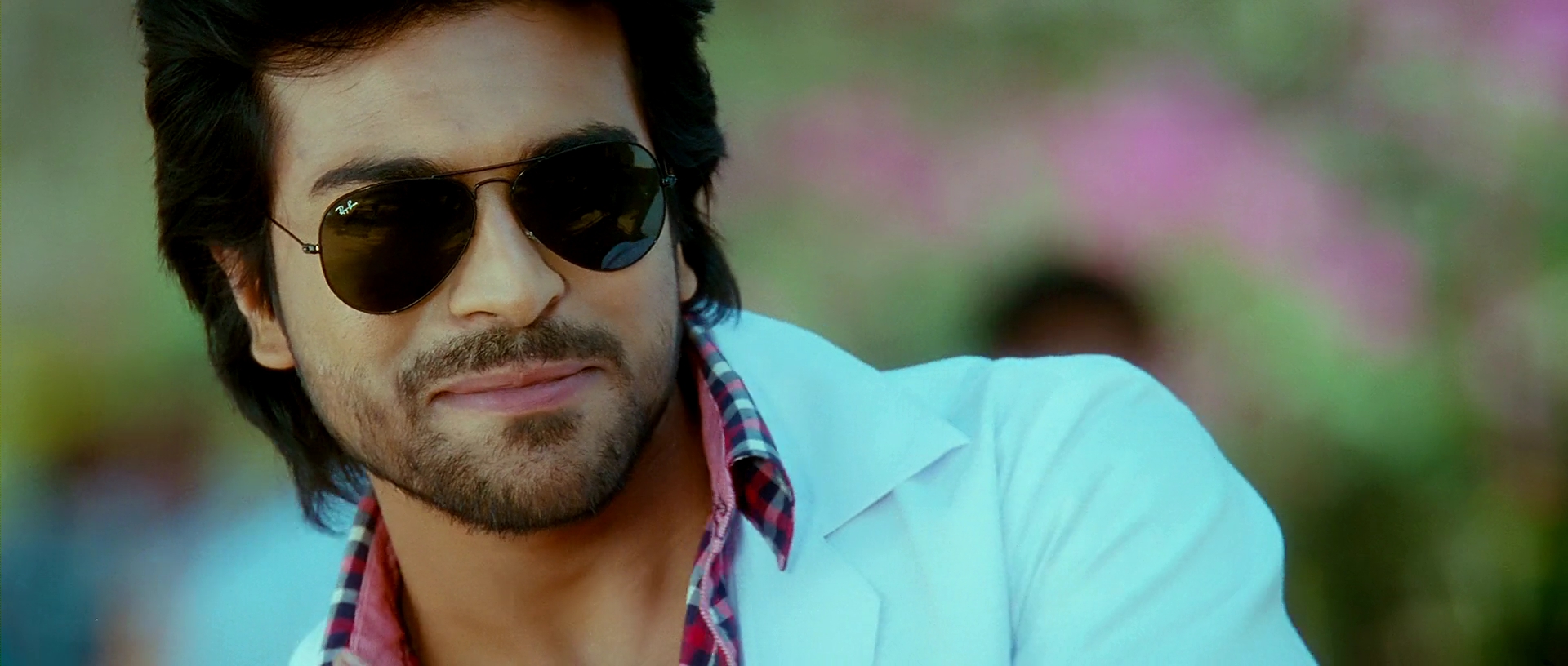 Krutoy.2012.BDRip.x264.1080p.mkv_001752375.jpg
