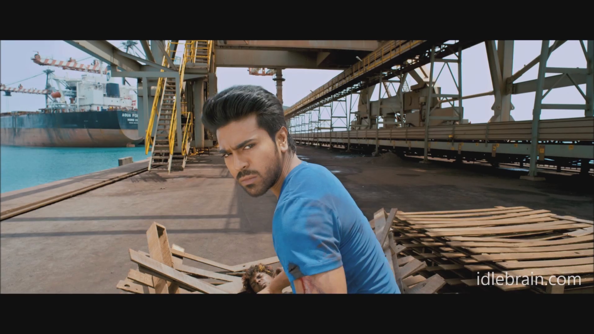 Yevadu new theatrical trailer - idlebrain_com-0-01-08-041.jpg