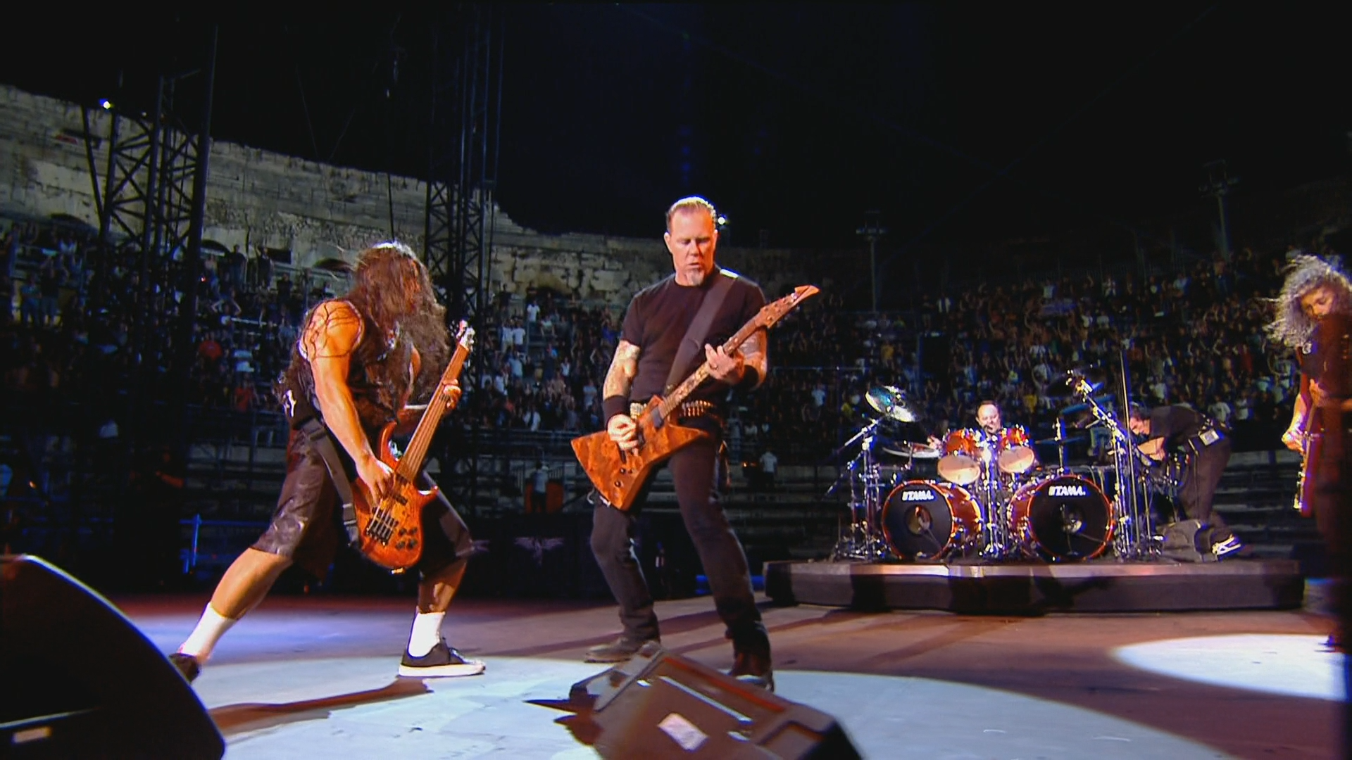 Metallica.Francais.pour.une.nuit.2009.1080p.BluRay.DTS.FLAC.x264.HDCLUB-SbR.mkv_snapshot_01.17.39_[2