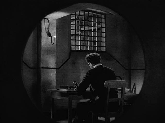 Kind Hearts and Coronets[(005345)10-57-34].PNG