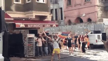 146288132418142144.gif