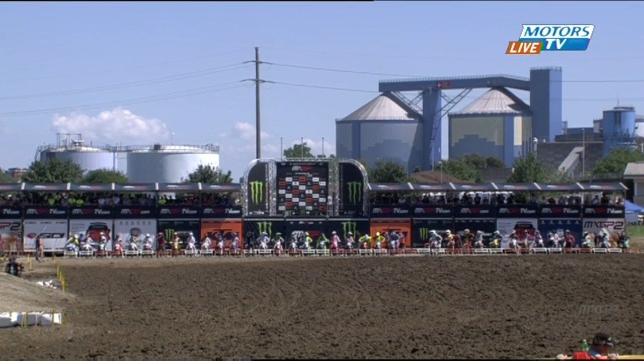 2016 FIM MXGP of Switzerland Rd 15 MX2 Race 1.mp4_snapshot_13.15_[2016.08.08_16.56.38].jpg
