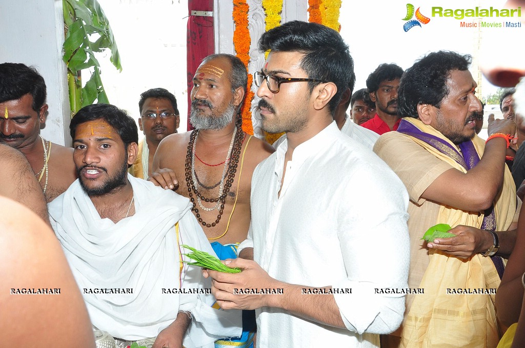 chiranjeevi-birthday-at-filmnagar43.jpg