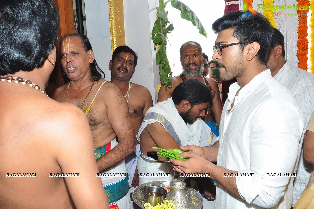 chiranjeevi-birthday-at-filmnagar39.jpg