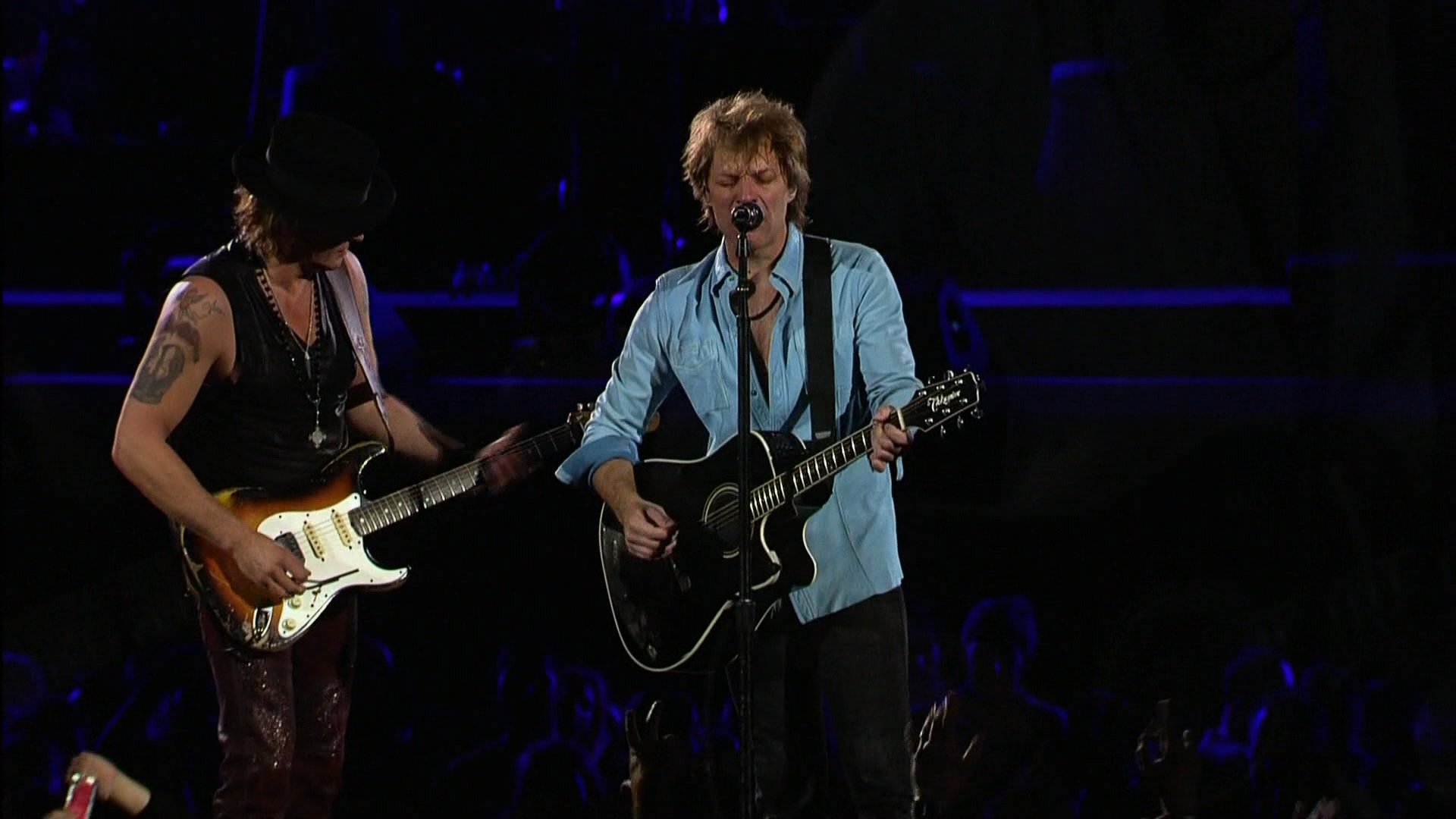 Bon Jovi - The Circle Tour Live From New Jersey 1080i HDTV DD5.1 MPEG2-TrollHD.ts_snapshot_00.56.09_[2016.09.09_14.19.44].png