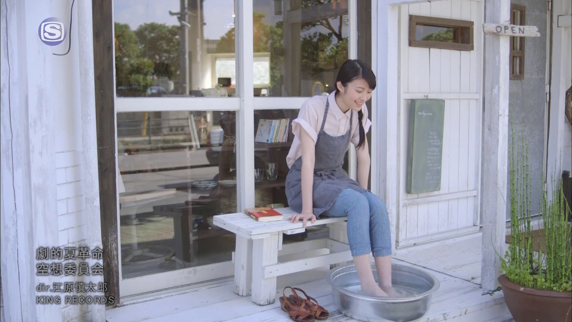 20161116.03.09 Kuso Iinkai - Gekiteki Natsu Kakumei (PV) (JPOP.ru).ts 4.jpg