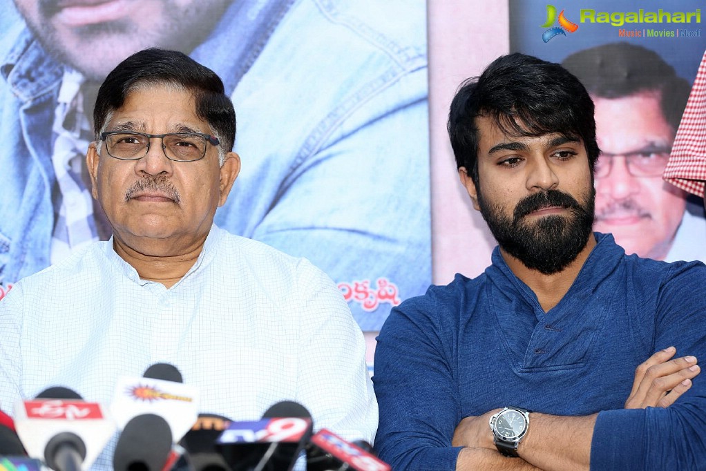 chiranjeevi-book-launch-by-ramacharan10.jpg