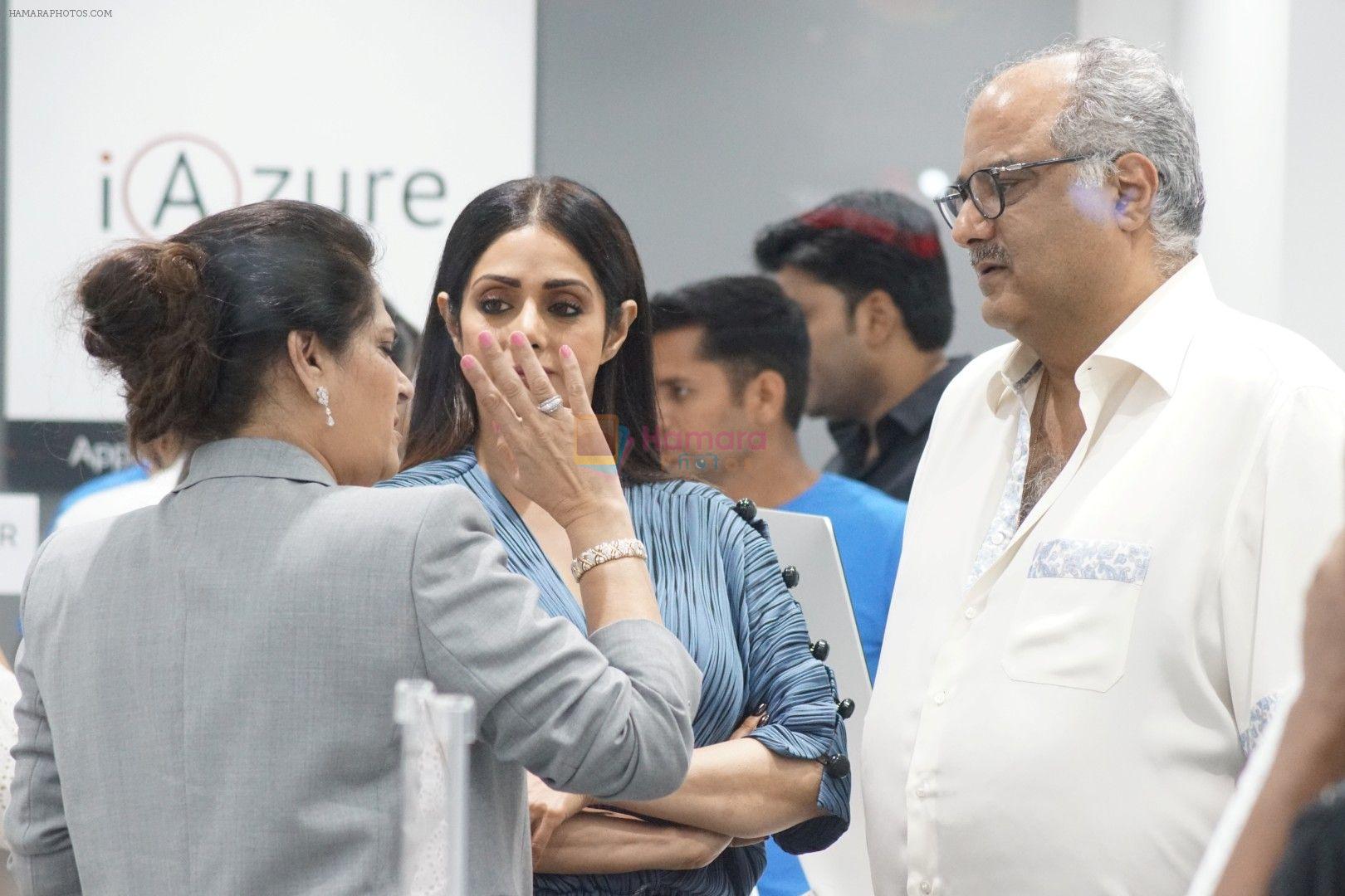 hpse_fullsize__4126733592_Sridevi, Boney Kapoor at the Launch Of IPhone 8  IPhone 8+ At iAzure on 29th Sept 2017 (59).JPG_59d21f7284abf.JPG
