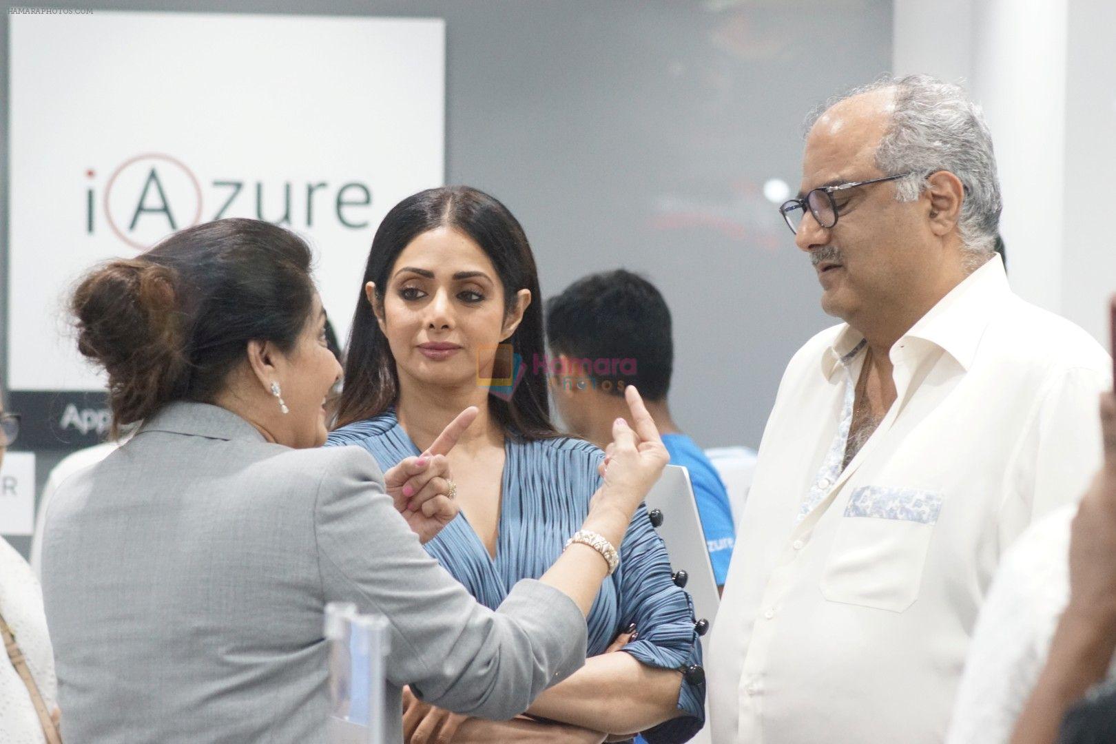hpse_fullsize__234955382_Sridevi, Boney Kapoor at the Launch Of IPhone 8  IPhone 8+ At iAzure on 29th Sept 2017 (61).JPG_59d21f76965e1.JPG