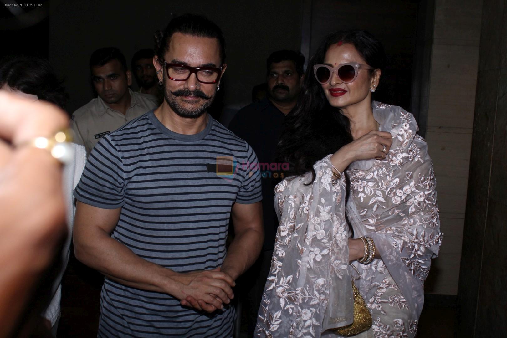 hpse_fullsize__3164996128_Aamir Khan, Rekha at the special screening of film secret superstar on 17th Oct 2017 (81)_59e71942712c0.JPG