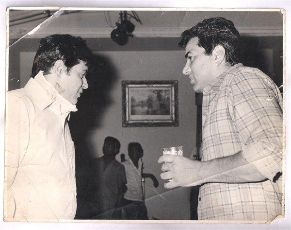 Original-Rare-Bollywood-Dharmendra-Rajendra-photo-In-a-party.jpg
