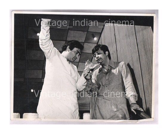Original-Bollywood-Actor-photo-Sanjeev-kumar-Deven-In-Angoor.jpg