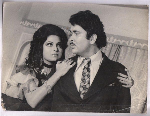 Original-Rare-Bollywood-Randhir-Bindu-photo-Aaj-ka.jpg