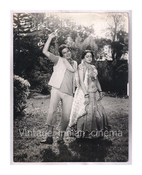 Original-Bollywood-photo-Rajesh-khanna-Hema-on-the-set.jpg