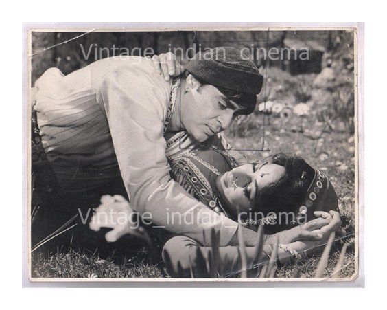 Original-Bollywood-photo-Rajendra-kumar-Mala-sinha-In-Geet.jpg