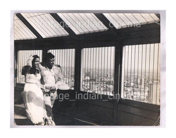 Original-Bollywood-photo-Dharmendra-Zeenat-In-Professor-Pyarelal-1981.jpg
