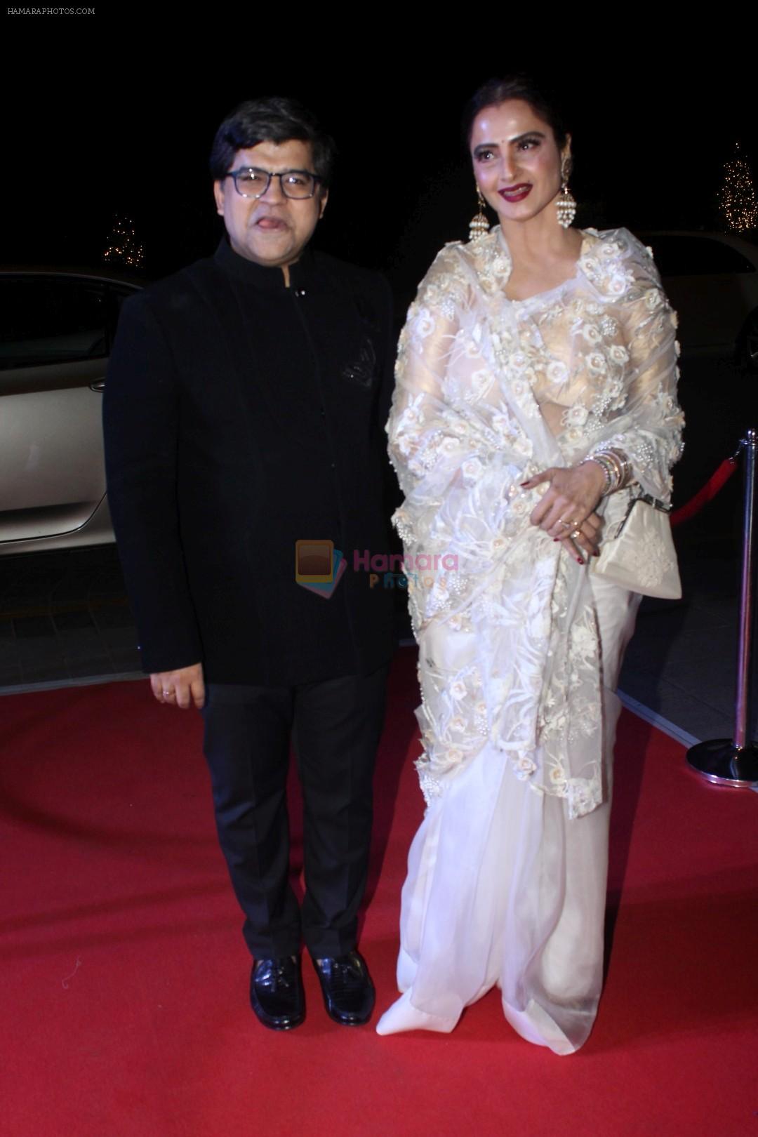 hpse_fullsize__2232831555_Rekha at the Red Carpet Of Filmfare Glamour  Style Awards on 1st Dec 2017 (379)_5a224a1a86b64.JPG