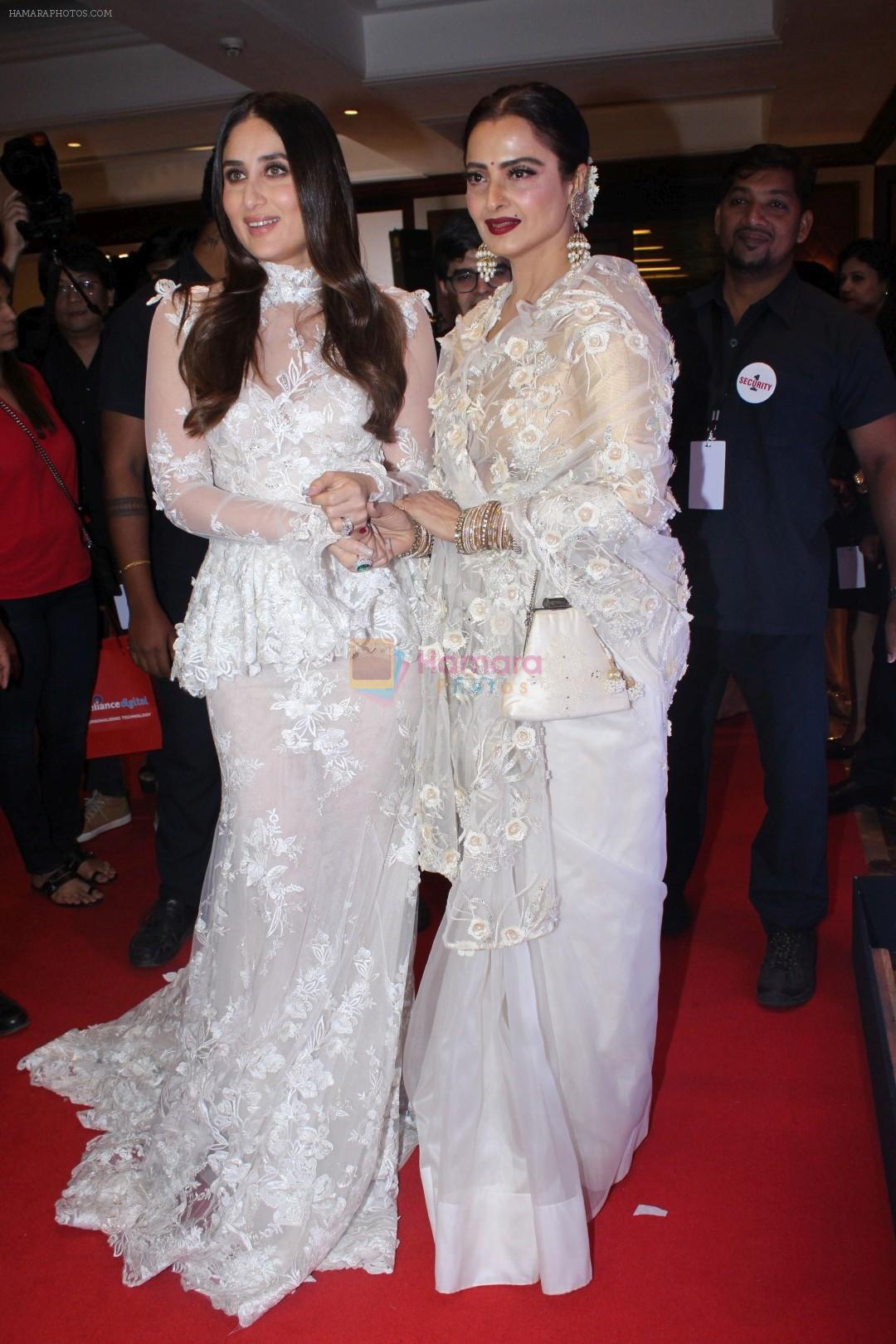 hpse_fullsize__3219523314_Kareena Kapoor, Rekha at the Red Carpet Of Filmfare Glamour  Style Awards on 1st Dec 2017 (424)_5a22479271a0b.JPG