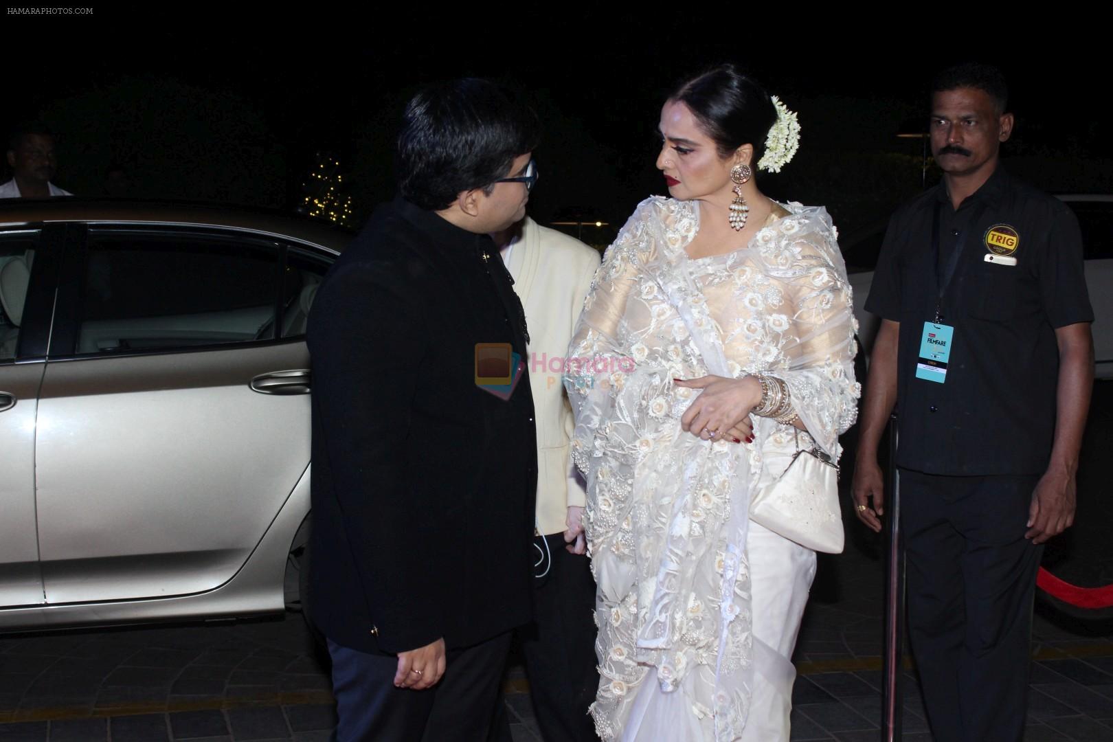 hpse_fullsize__487735270_Rekha at the Red Carpet Of Filmfare Glamour  Style Awards on 1st Dec 2017 (382)_5a224a1c54804.JPG