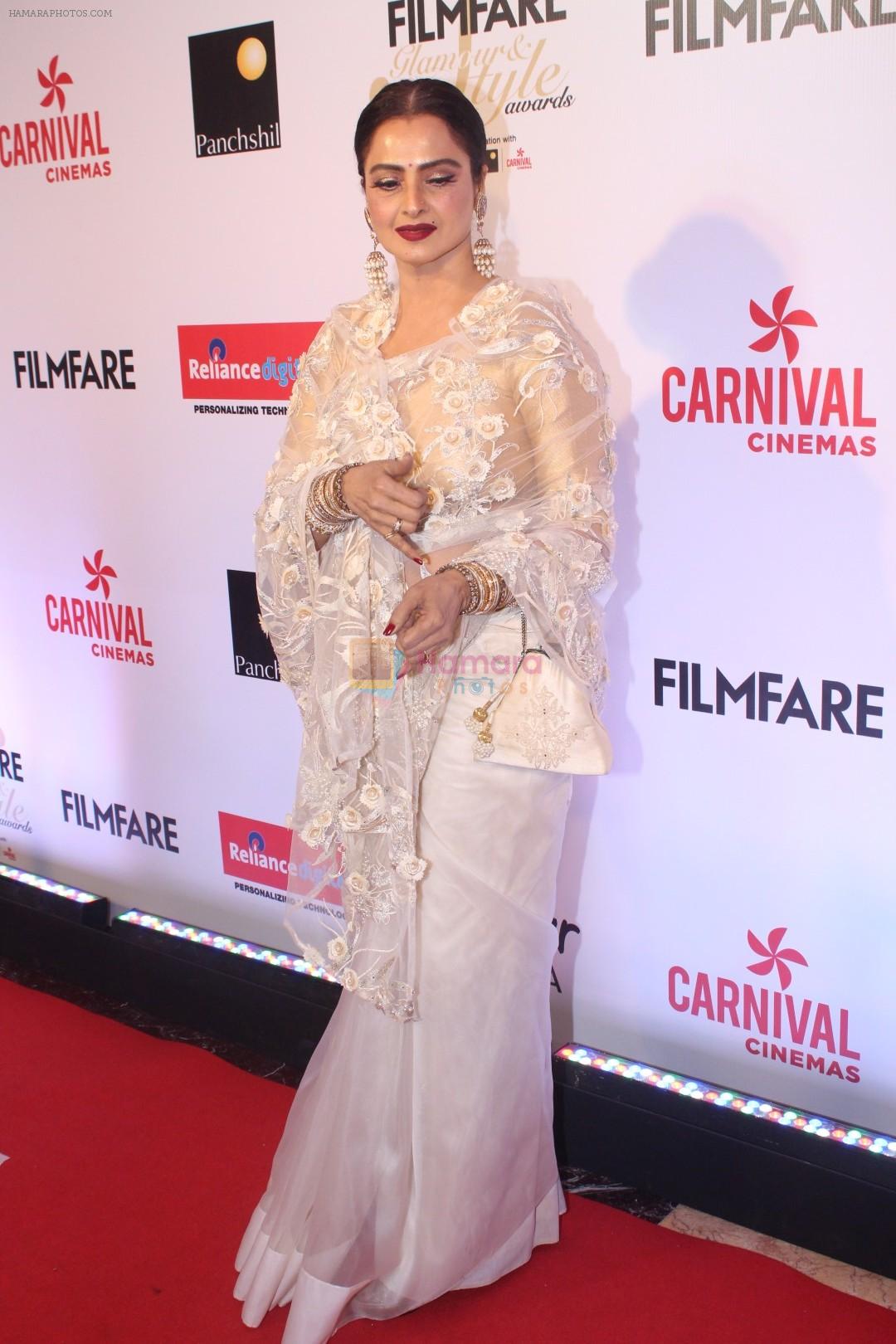 hpse_fullsize__3933919083_Rekha at the Red Carpet Of Filmfare Glamour  Style Awards on 1st Dec 2017 (412)_5a224a26788d4.JPG