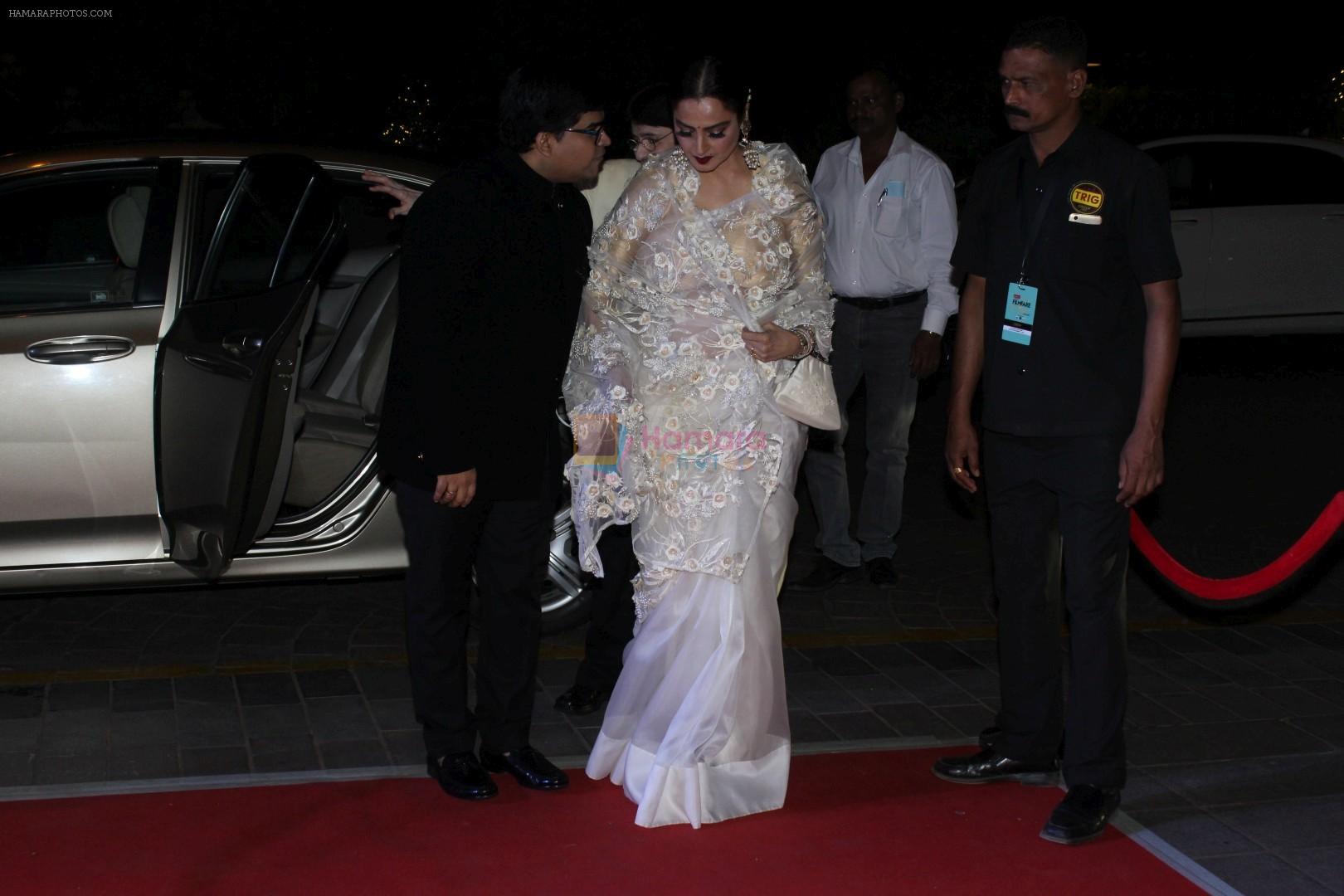hpse_fullsize__1588016111_Rekha at the Red Carpet Of Filmfare Glamour  Style Awards on 1st Dec 2017 (380)_5a224a1b41b3d.JPG