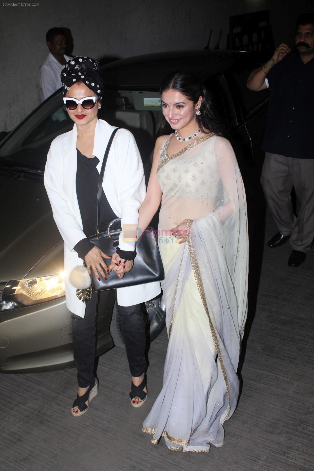 hpse_fullsize__4217854135_Rekha, Divya Khosla Kumar at the Special Screening Of Short Film Bulbul on 11th Dec 2017 (55)_5a2f6c70ed1d9.JPG