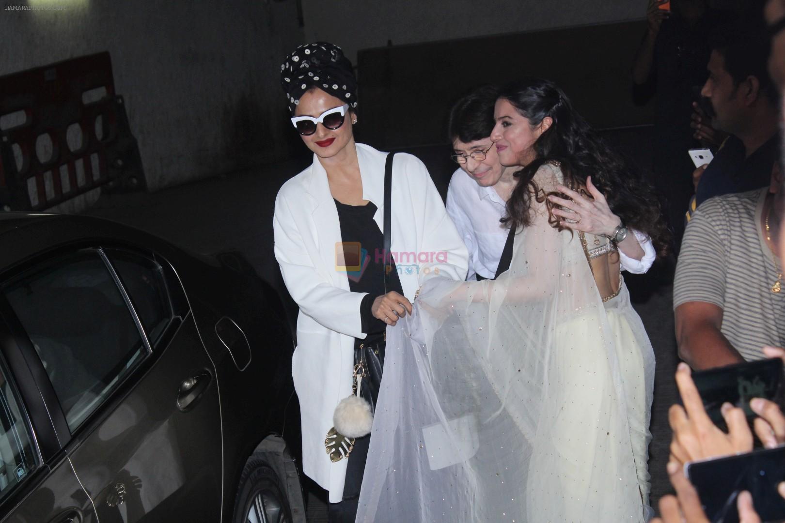 hpse_fullsize__1782439387_Rekha, Divya Khosla Kumar at the Special Screening Of Short Film Bulbul on 11th Dec 2017 (49)_5a2f6c6f48b03.JPG