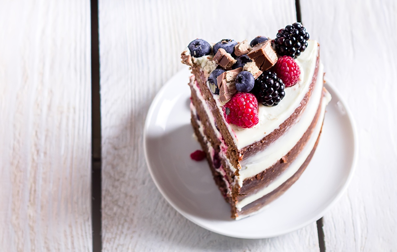 Cakes_Raspberry_Blackberry_Piece_542899_1280x814.jpg