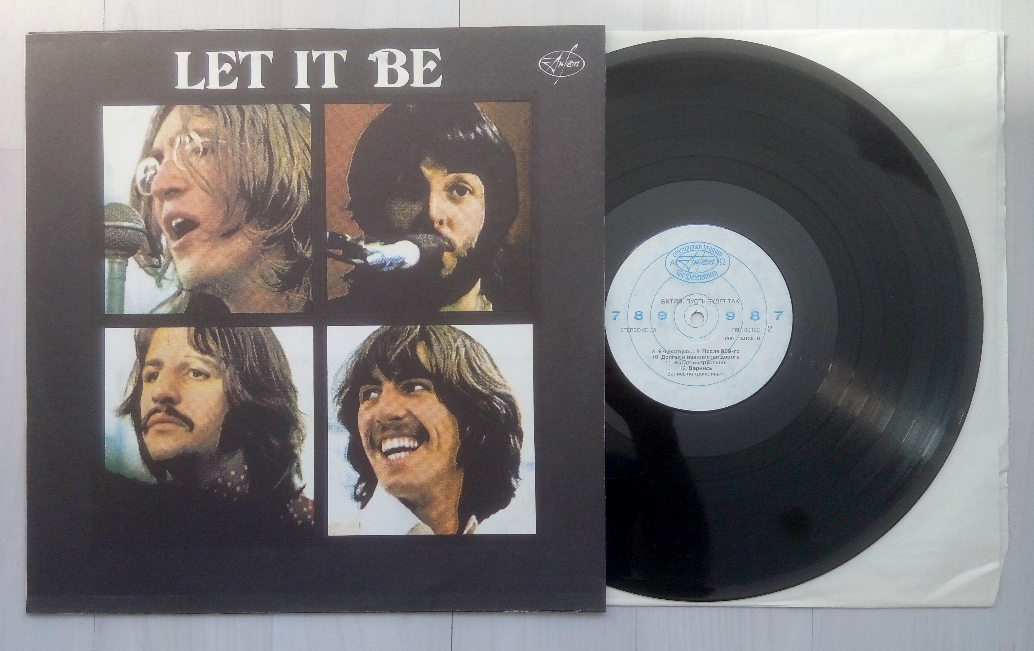 Лет ит би слушать. Beatles Let be обложка. Обложка альбома Битлз лет ИТ би. Лет и би Битлз. The Beatles Let it be 1970.