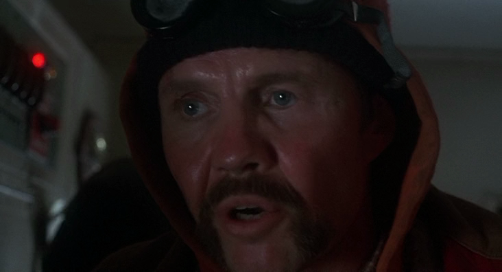 Поезд-беглец_1985_HDRIP-AVC_[-=DoMiNo=-].mkv_20180701_091442.750.png